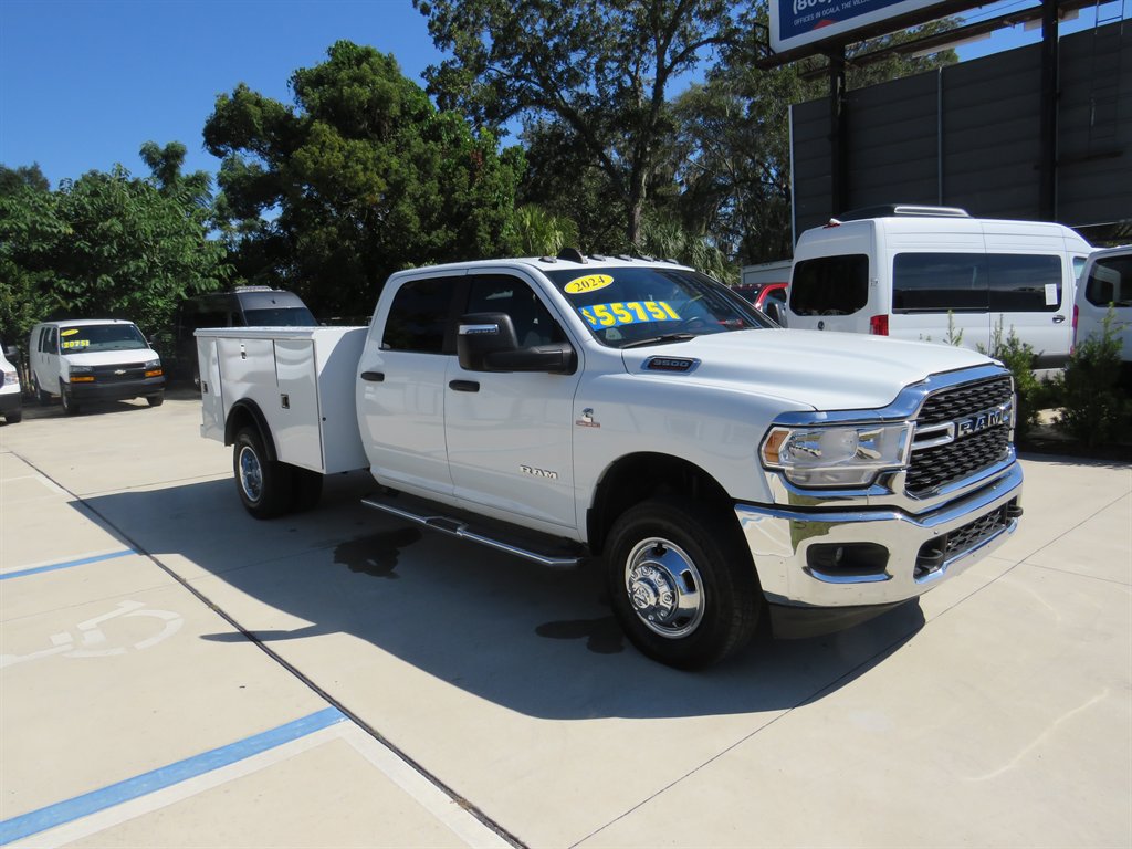 Used 2024 RAM 3500 Big Horn AWD/4WD image 1