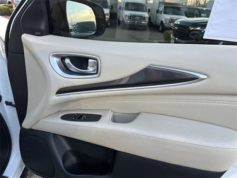 Used 2019 INFINITI QX60 Luxe w/ Essential Package image 35