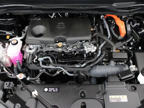 Certified 2025 Toyota Sienna XLE Woodland Edition AWD/4WD image 40