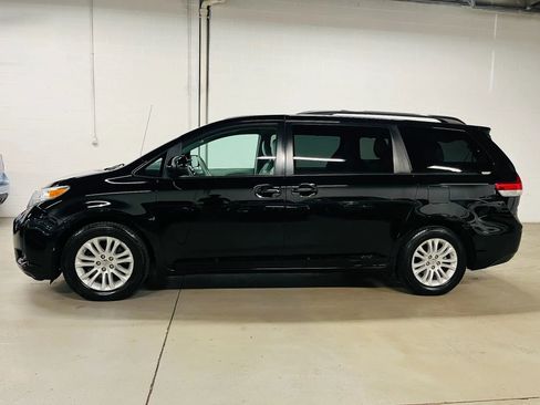 Used 2013 Toyota Sienna XLE image 5