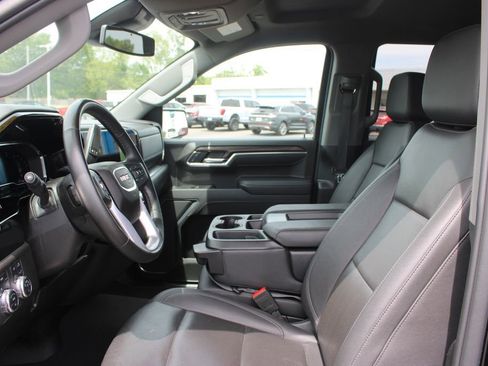 Used 2025 GMC Sierra 1500 SLT AWD/4WD image 19