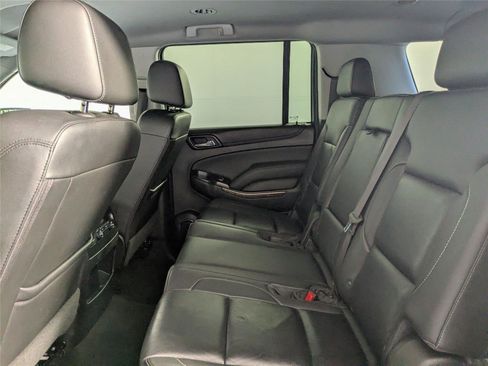 Used 2017 Chevrolet Suburban LT image 6