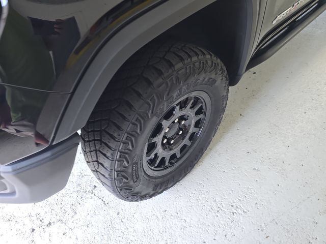 Certified 2024 GMC Sierra 1500 AT4X w/ AT4X AEV Edition AWD/4WD image 9