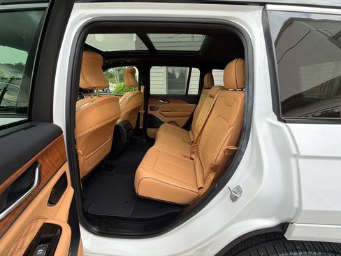 Used 2022 Jeep Grand Cherokee Summit AWD/4WD image 43