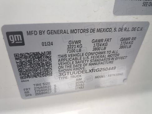 Used 2024 GMC Sierra 1500 SLT w/ SLT Premium Plus Package AWD/4WD image 34