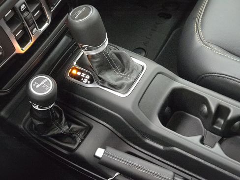 New 2026 Jeep Gladiator Sport AWD/4WD image 17