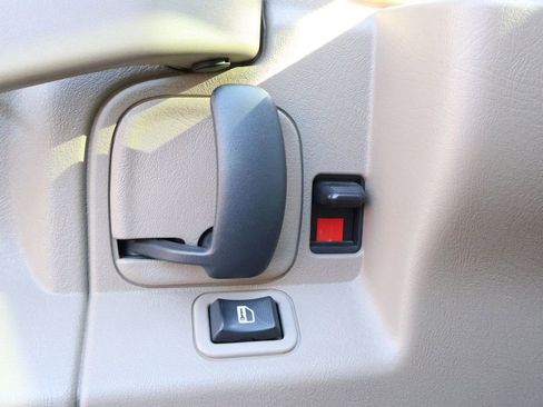 Used 2022 Chevrolet Express 3500 w/ Driver Convenience Package image 18