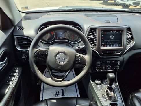 Used 2022 Jeep Cherokee Trailhawk w/ Comfort/Convenience Group AWD/4WD image 3