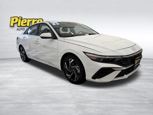 Used 2025 Hyundai Elantra SEL FWD image 6