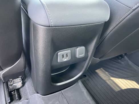 Used 2022 Chevrolet Colorado Z71 w/ Z71 Midnight Edition AWD/4WD image 18