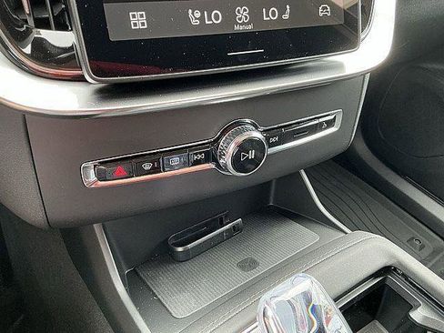 New 2026 Volvo XC90 T8 Plus w/ Protection Package AWD/4WD image 19