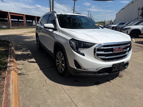 Used 2020 GMC Terrain SLT w/ Preferred Package FWD image 3