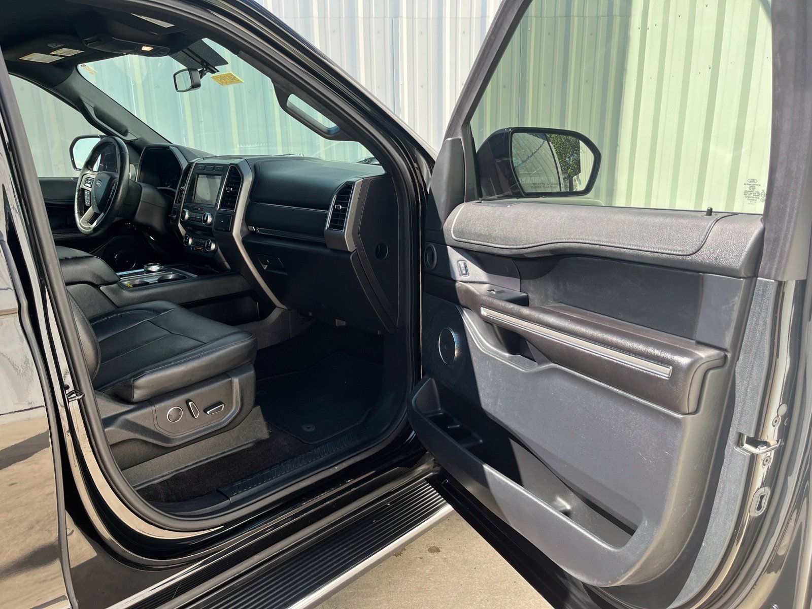Used 2018 Ford Expedition XLT w/ Equipment Group 202A RWD image 16