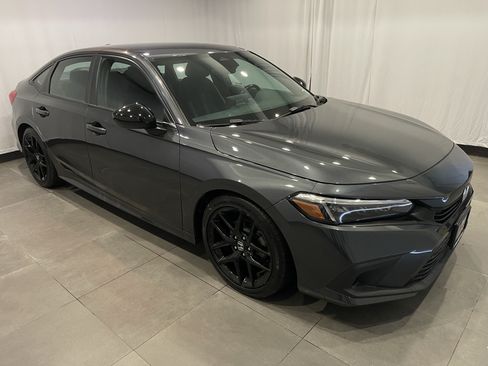Used 2023 Honda Civic Sport image 3
