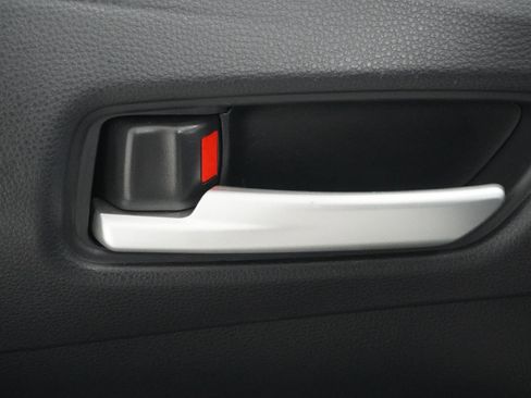 Used 2021 Toyota Corolla LE image 12