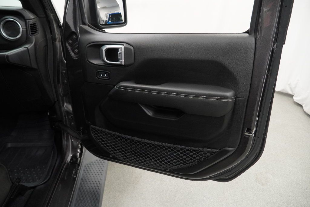 Used 2020 Jeep Wrangler Unlimited Sahara w/ Cold Weather Group AWD/4WD image 29