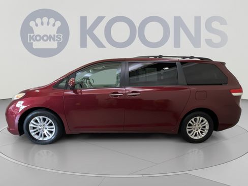 Used 2014 Toyota Sienna XLE w/ Entertainment Package FWD image 5