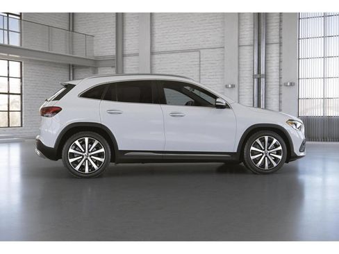 Certified 2022 Mercedes-Benz GLA 250 4MATIC image 18