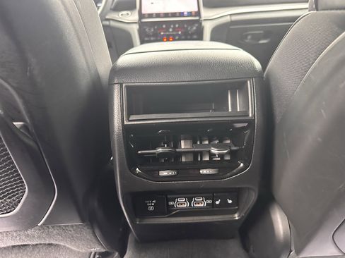Used 2023 Jeep Grand Cherokee Limited w/ Luxury Tech Group II image 23