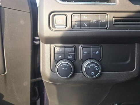 Used 2022 Chevrolet Suburban RST w/ Luxury Package image 17