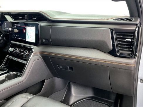 Used 2025 GMC Sierra 3500 AT4 w/ AT4 Premium Plus Package image 15