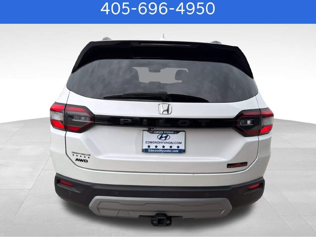 Used 2025 Honda Pilot TrailSport image 4