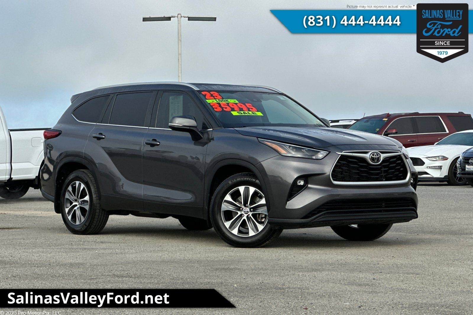 Used 2023 Toyota Highlander XLE AWD/4WD image 1