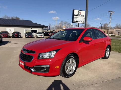 Used 2016 Chevrolet Cruze LT image 3