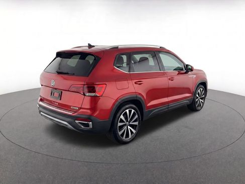Used 2023 Volkswagen Taos SE w/ Panoramic Sunroof Package AWD/4WD image 5