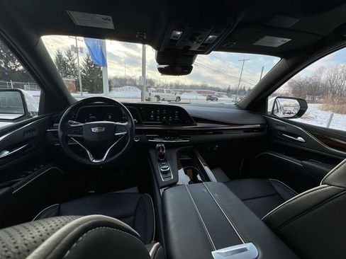 Used 2024 Cadillac Escalade Premium Luxury image 22