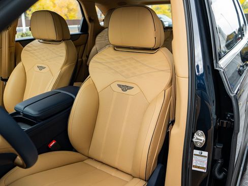 New 2025 Bentley Bentayga V8 image 27