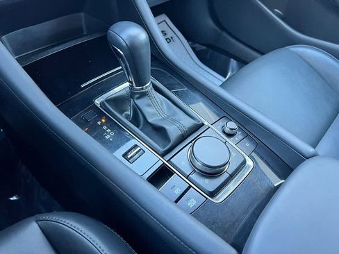 Used 2019 MAZDA MAZDA3 Sedan w/ Preferred Package image 27