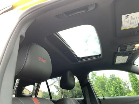 Used 2024 Chevrolet Trax RS w/ Sunroof Package FWD image 12