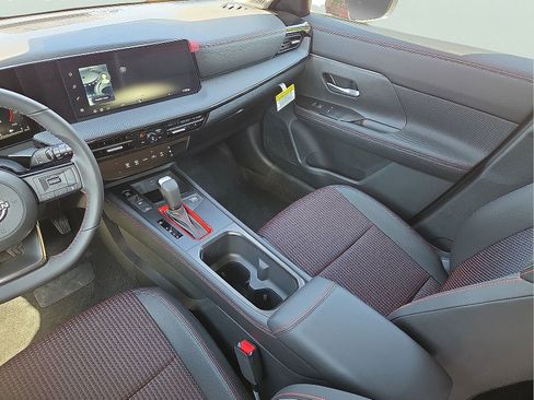 New 2026 Nissan Kicks SR FWD image 11