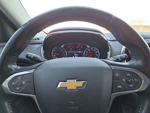 Used 2020 Chevrolet Traverse LT image 25