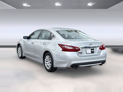Used 2018 Nissan Altima 2.5 S w/ S Convenience Package FWD image 3