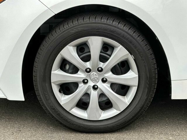 Used 2024 Toyota Corolla LE FWD image 32