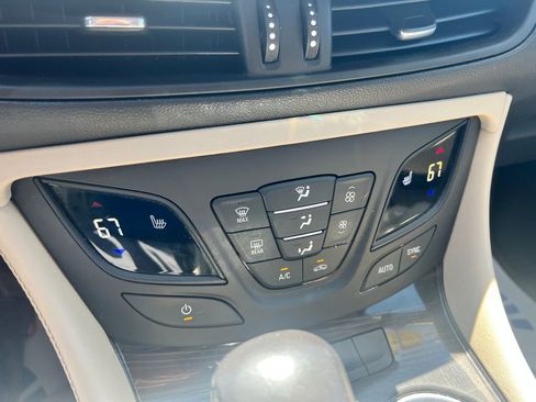 Used 2019 Buick Envision Essence AWD/4WD image 29