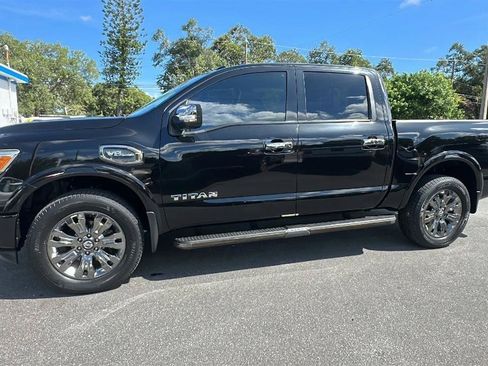 Used 2017 Nissan Titan Platinum Reserve AWD/4WD image 15
