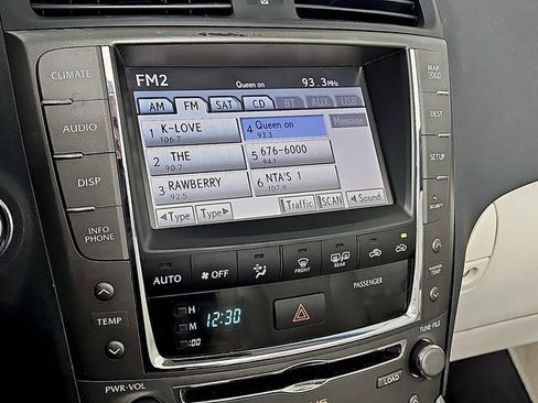 Used 2010 Lexus IS 250C w/ Luxury Pkg image 19