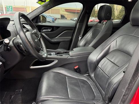 Used 2017 Jaguar F-PACE R-Sport image 6