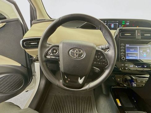 Certified 2022 Toyota Prius XLE FWD image 11