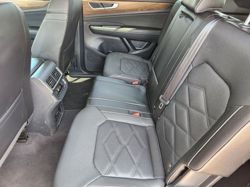 Used 2025 Volkswagen Atlas SE AWD/4WD image 18