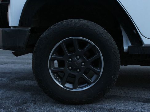 Used 2012 Jeep Wrangler Unlimited Sahara AWD/4WD image 5