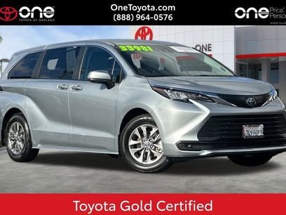 Certified 2022 Toyota Sienna LE