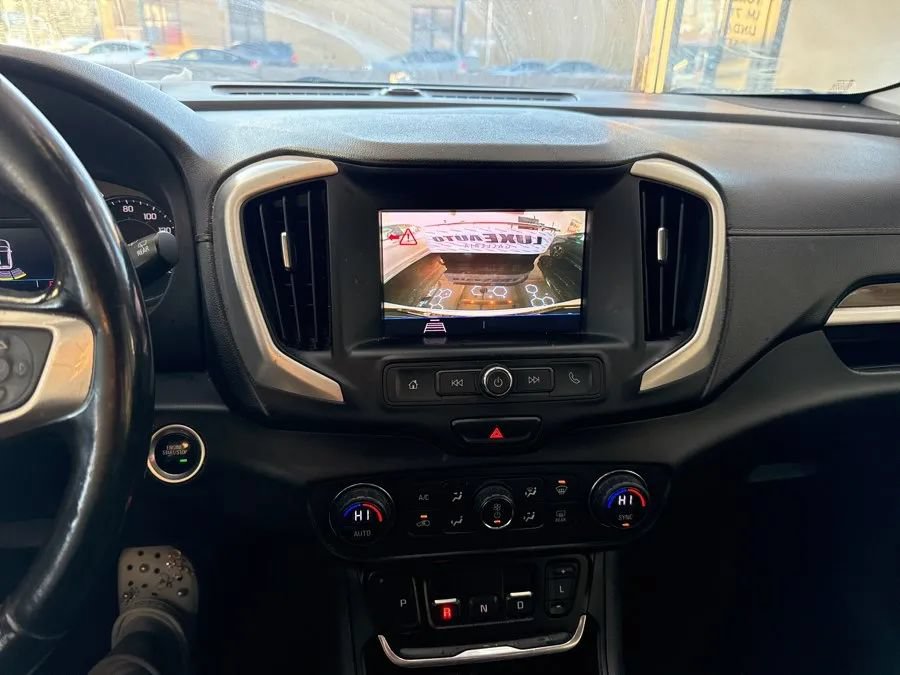 Used 2020 GMC Terrain SLE w/ Driver Convenience Package FWD image 9