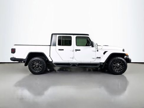 Used 2022 Jeep Gladiator Sport image 10