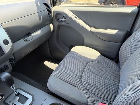 Used 2020 Nissan Frontier SV RWD image 21