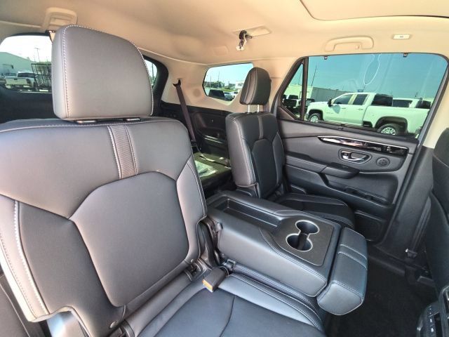 Used 2025 Honda Pilot Touring image 19