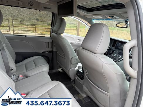 Used 2015 Toyota Sienna XLE Premium FWD image 36